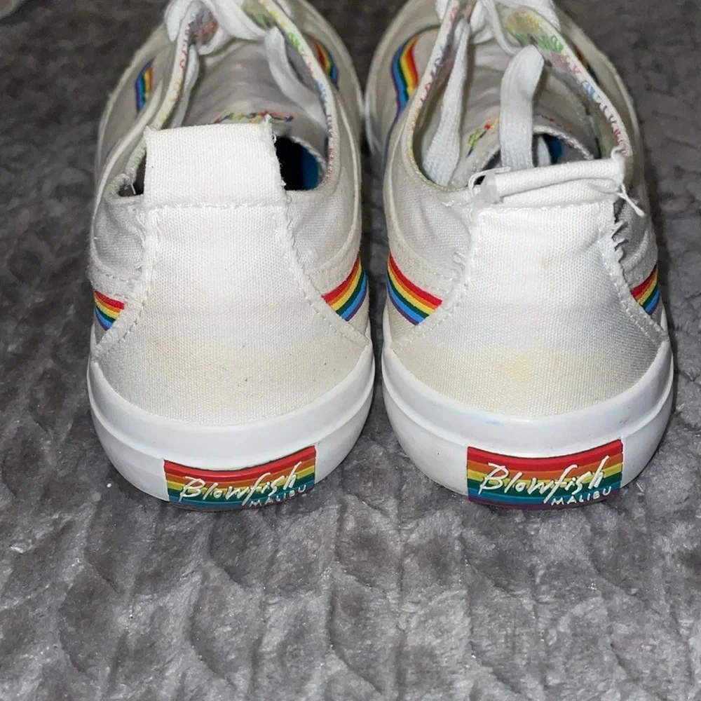 Blowfish sz 8 white w/rainbow - Picture 6 of 8